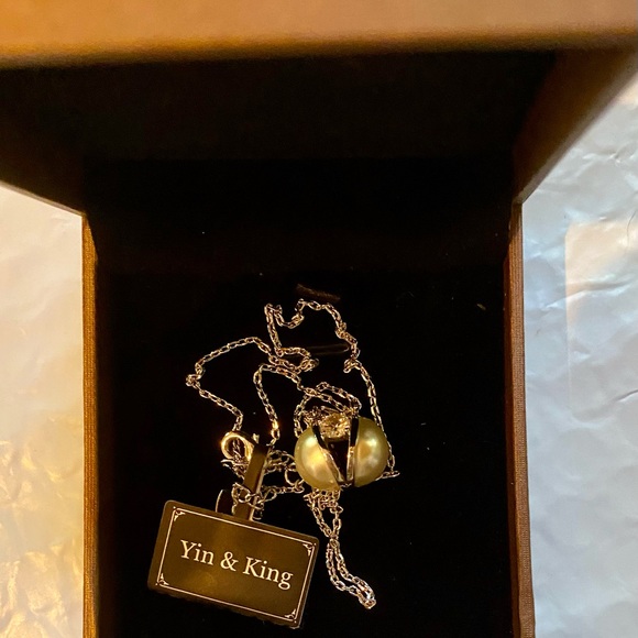 🔥Yin & King Silver Tone Necklace🔥 NIB - Picture 4 of 9